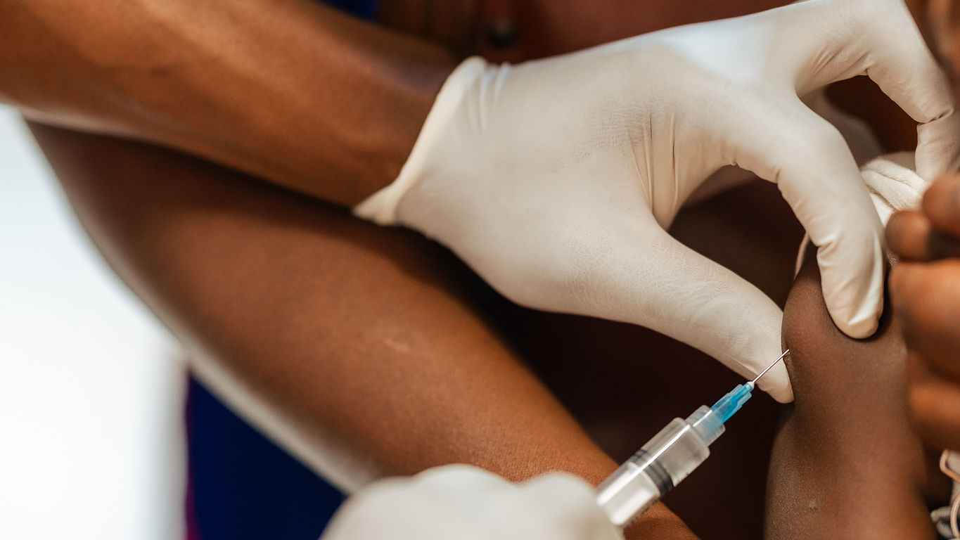 Injecting a child with pain medication