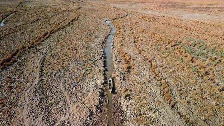 This picture shows the drought that occurred due to the lack of water reaching Iraq from river sources and due to climate deterioration
